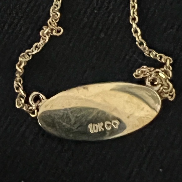 Elegant Gold Necklace - Picture 3 of 3